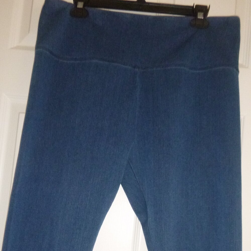 Passports Women’s pull-on dark blue denim capris